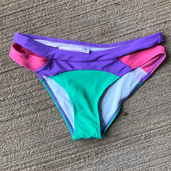 Retro Color Block Strappy Swimsuit - Picture 2 of 6